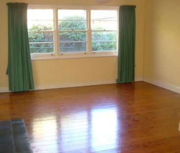 Charming Family Home Moments Away From St Ignatius College - Photo 3