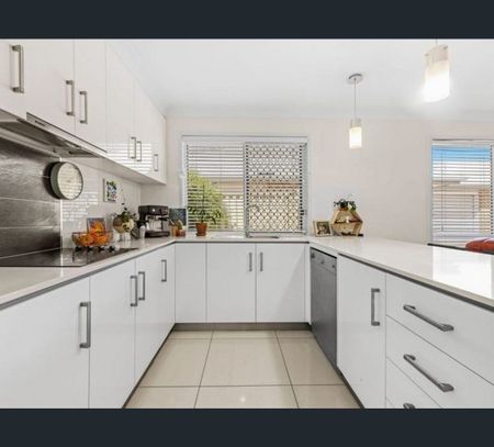 2/3 Phyllis Street, Harristown, Qld 4350 - Photo 2