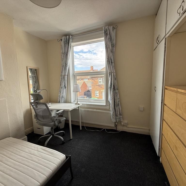 3 bedroom terraced house to rent - Photo 1
