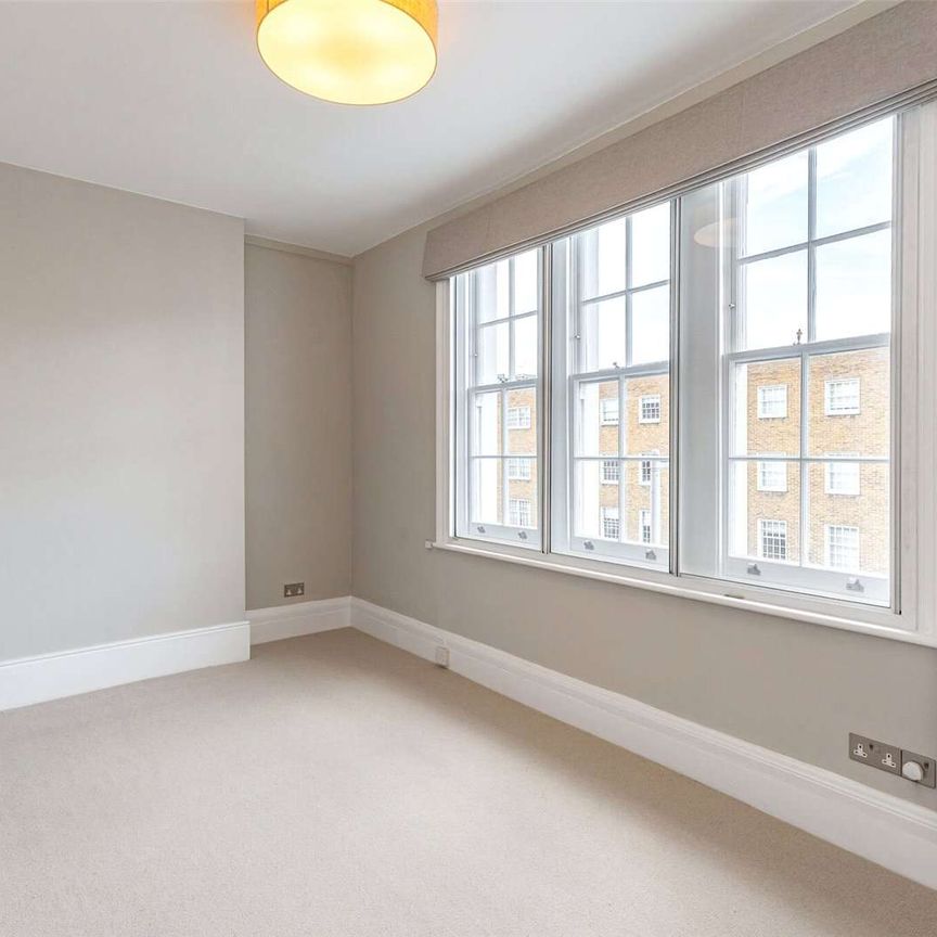 A newly refurbished, three-bedroom, two bathroom apartment, benefitting from air conditioning in the reception room and bedrooms, walking distance to South Kensington Station. - Photo 1