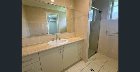 Spacious Family Home for Rent in Sandstone Point - Photo 3