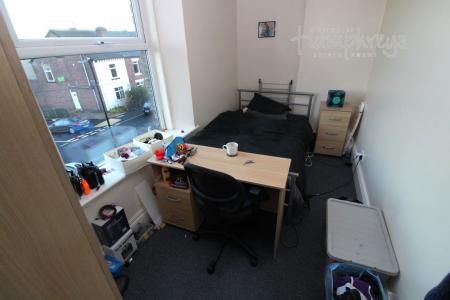 Flat 3, 21 Pickmere Road, S10 - Photo 1