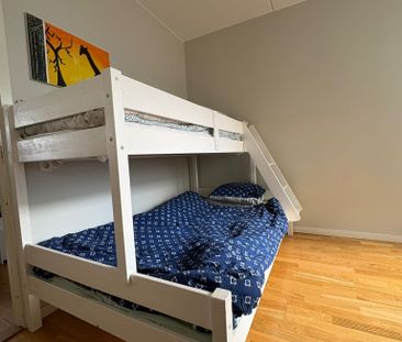 Hugo Sabels Torg, Upplands Väsby - Photo 2