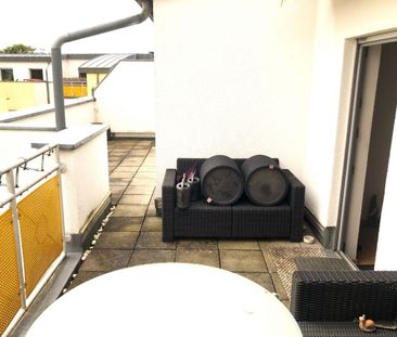 Tolle möblierte 2,5 Zimmer Penthouse-Wohnung mit 2 Balkonen, Aufzug, Einbauküche ab sofort - Foto 1