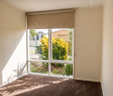 Spacious Family Home with 3 Bedrooms, 2 Bathrooms - Photo 1