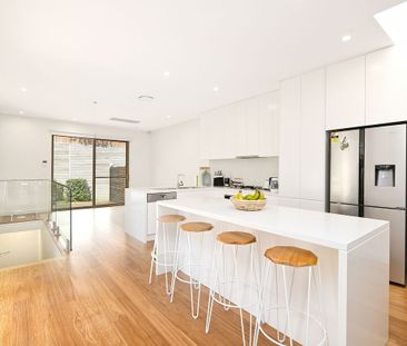 Near New Three Bedroom Designer Villa - Photo 4
