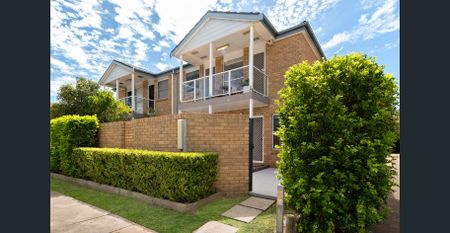 Exclusive Three Bedroom and 1.5 Bathroom Townhouse - An Exemplary Renovation in an Exclusive Complex - Photo 4