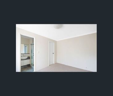 Stylish and Practical 5 Bedroom Home in High Demand Area - Photo 4