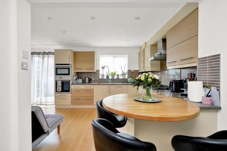 4 bedroom townhouse to rent - Photo 4
