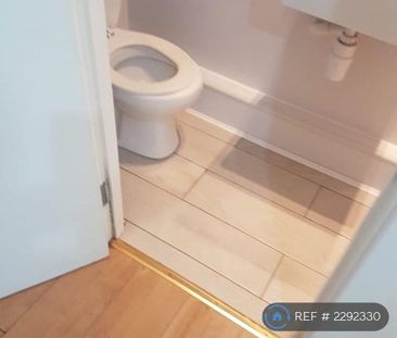 1 bedroom in a house share to rent - Photo 4