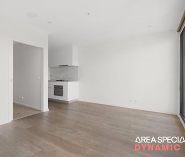 Bright, Spacious & The Perfect Location! - Photo 5