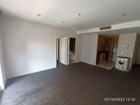 🏙️ Urban Elegance in Melbourne CBD! 1-BR Apartment with Fridge, Washing Machine, and Bed Included at 2210/22-24 Jane Bell Lane! 🌆 - Photo 5
