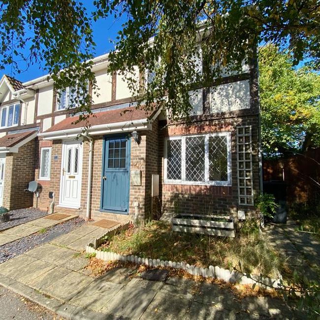 Knaphill, Woking - Photo 1