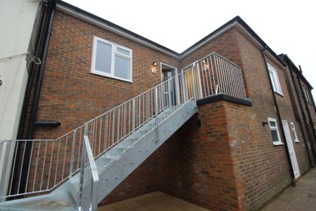 The Broadway, Haywards Heath, RH16 - Photo 4