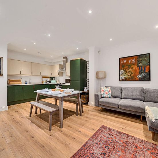 Hampton Court Road - Photo 1