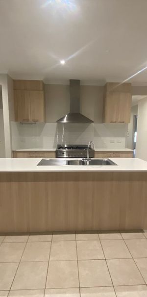 SPACIOUS 3 BEDROOM HOME - Photo 1