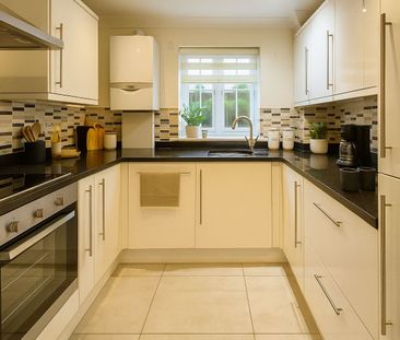 The Maples, CM21, Sawbridgeworth - Photo 4