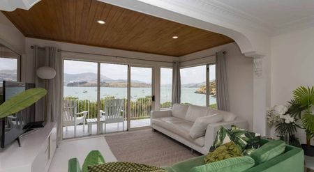 Lovely 4 Bedroom Family Home with Exceptional Views! - Photo 5