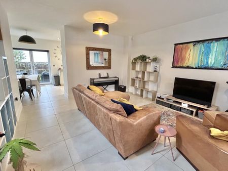 3 bedroom semi-detached house to rent - Photo 5