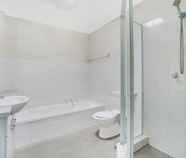 Modern and Spacious Townhouse - 1 WEEK FREE RENT - Photo 6