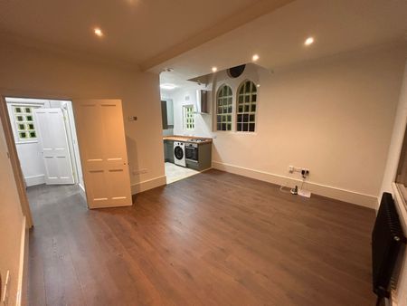 Studio Flat, Herbert House, SE11 - Photo 4