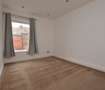 3 Bedroom Terraced House - Photo 2