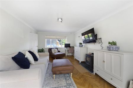 4 bedroom detached house to rent - Photo 2