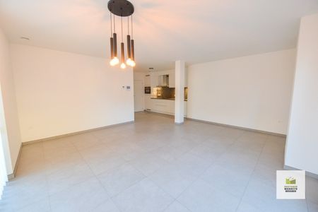 Gelijkvloers assistentie appartement met 2 slaapkamers, groot terras met autostaanplaats - Foto 5