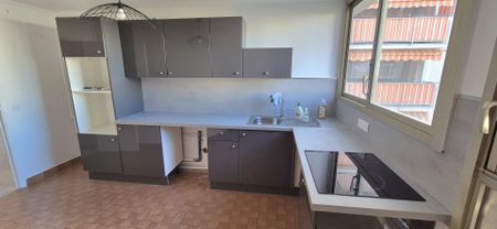 Location Appartement 3 pièces 70m² CAGNES SUR MER 06800 - Photo 2