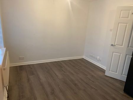 1 Bed Flat, South Street, RG1 - Photo 3