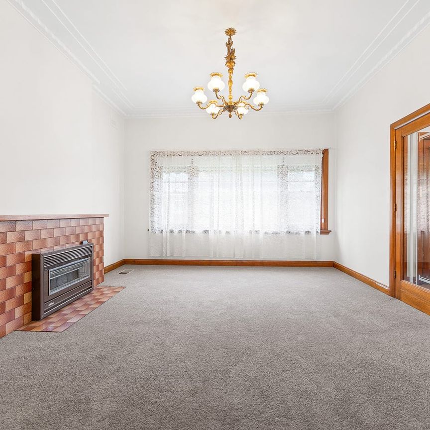 Immaculate home in a convenient pocket! - Photo 1