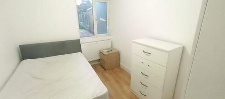 1 bedroom house of multiple occupation to rent - Photo 2