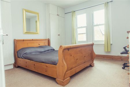 Artillery Road, Guildford, Surrey, GU1 4NN - Photo 2