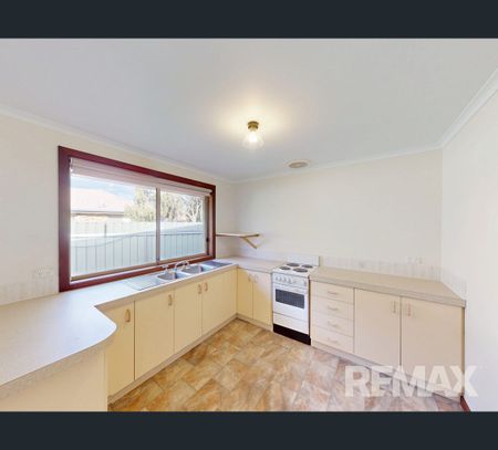 16/2 Leena Place, Wagga Wagga, NSW 2650 - Photo 3