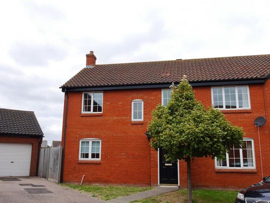 4 bedroom semi-detached house to rent - Photo 1