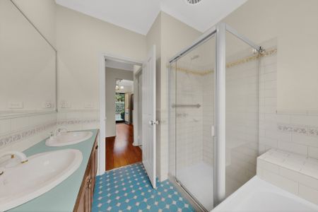 PRIVATE AND PERFECTLY POSITIONED IN DONVALE - Photo 5