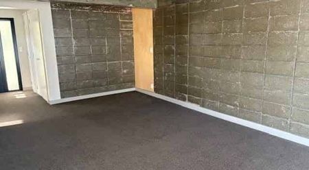 Top-Floor Executive Apartment – Central Location - Photo 5