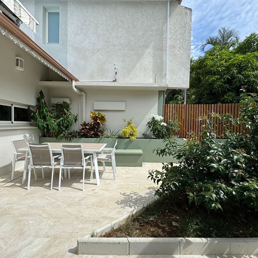 A LOUER - Saint-Gilles-Les-Bains - Villa T6 de haut standing avec piscine, 3 salles d'eau et jardin en centre-ville - Photo 1