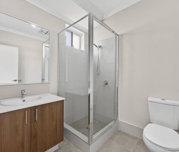 BRAND NEW FAMILY HOME WITH THEATRE ROOM - Photo 2