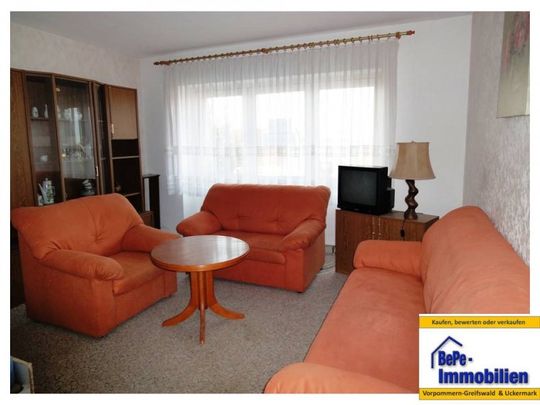 Schöne, helle 1-Raumwohnung mit Einbauküche + PKW-Stellplatz - Photo 1