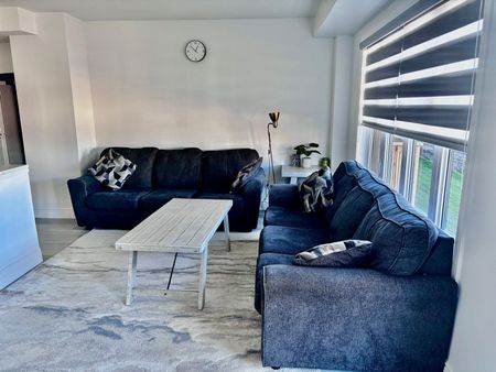 For Lease - 21 Blue Forest Crescent, Barrie, Ontario - Photo 4