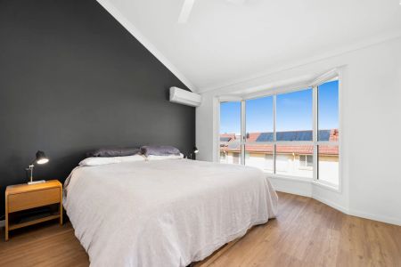 Spacious, Luxury Living Townhouse - Photo 4