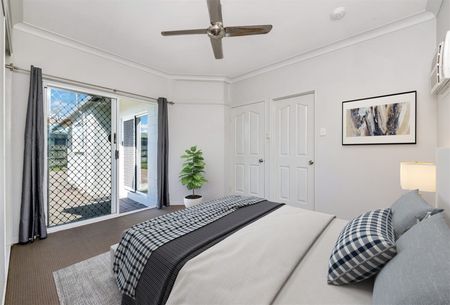 CHARMING 3 BEDROOM 1 BATHROOM HOME - Photo 2