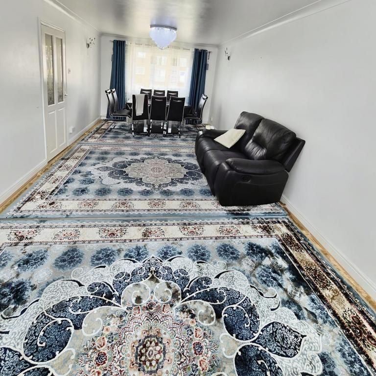 3 bedroom flat to rent - Photo 1