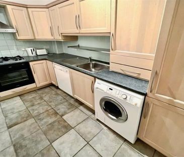 3 bedroom flat to rent - Photo 5