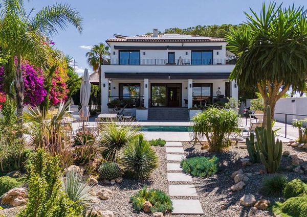 3 bedroom luxury Villa for rent in Marbella Del Este, Andalusia