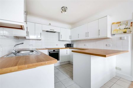 This newly decorated, bright two-bedroom apartment is situated on Milner Street in Chelsea. - Photo 4