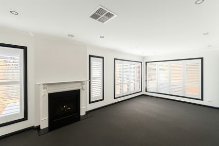 Spacious Family Home in Prime Cranbourne East Location - Photo 2