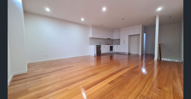 Location, Style & Modern! - Photo 1