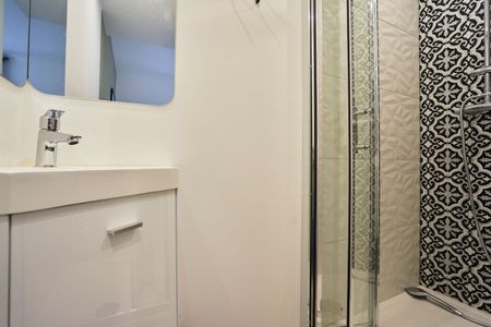 EUGENE VARLIN Roommate 4 Bedrooms at Lomme - Photo 4
